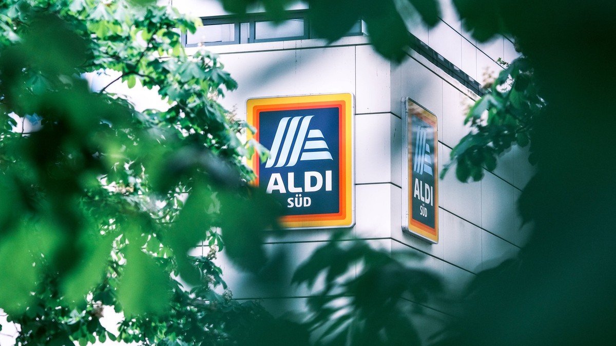 Düsseldorf 08.05.2023 Aldi Süd Lebensmitteldiscounter Supermarkt Düsseldorf Nordrhein-Westfalen Deutschland *** Dusseldorf 08 05 2023 Aldi Süd discount supermarket Dusseldorf North Rhine Westphalia Ge ...