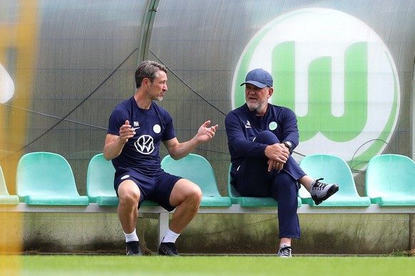 Trainer Niko Kovač (links) und Geschäftsführer Jörg Schmadtke (rechts) leiten aktuell das Geschehen in Wolfsburg.