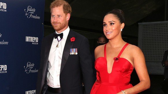 NEW YORK, NEW YORK - NOVEMBER 10: Prince Harry, Duke of Sussex and Meghan, Duchess of Sussex attend the 2021 Salute To Freedom Gala at Intrepid Sea-Air-Space Museum on November 10, 2021 in New York Ci ...