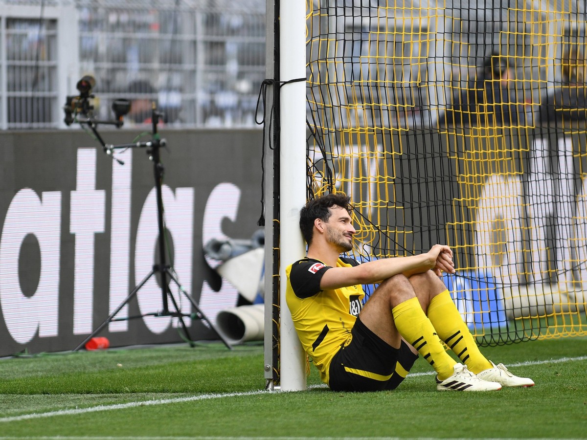 Germany, Dortmund, 18.05.2024, Signal-Iduna-Park, BV Borussia Dortmund vs SV Darmstadt 98 - 1. Bundesliga, Mats Hummels Borussia Dortmund looks on Dortmund Signal-Iduna-Park North Rhine-Westphalia Ger ...