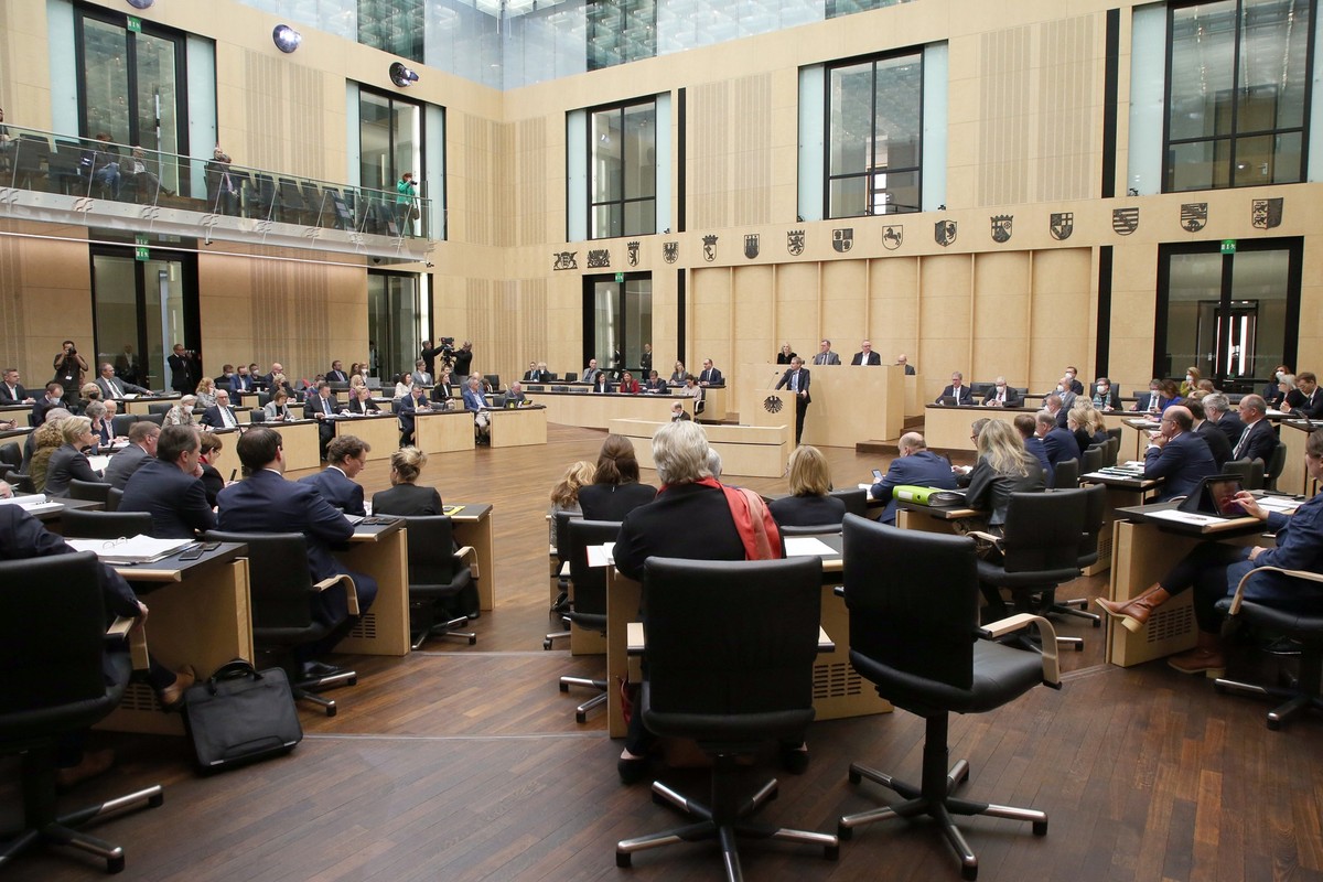 07.10.2022, Berlin: Abgeordnete der L