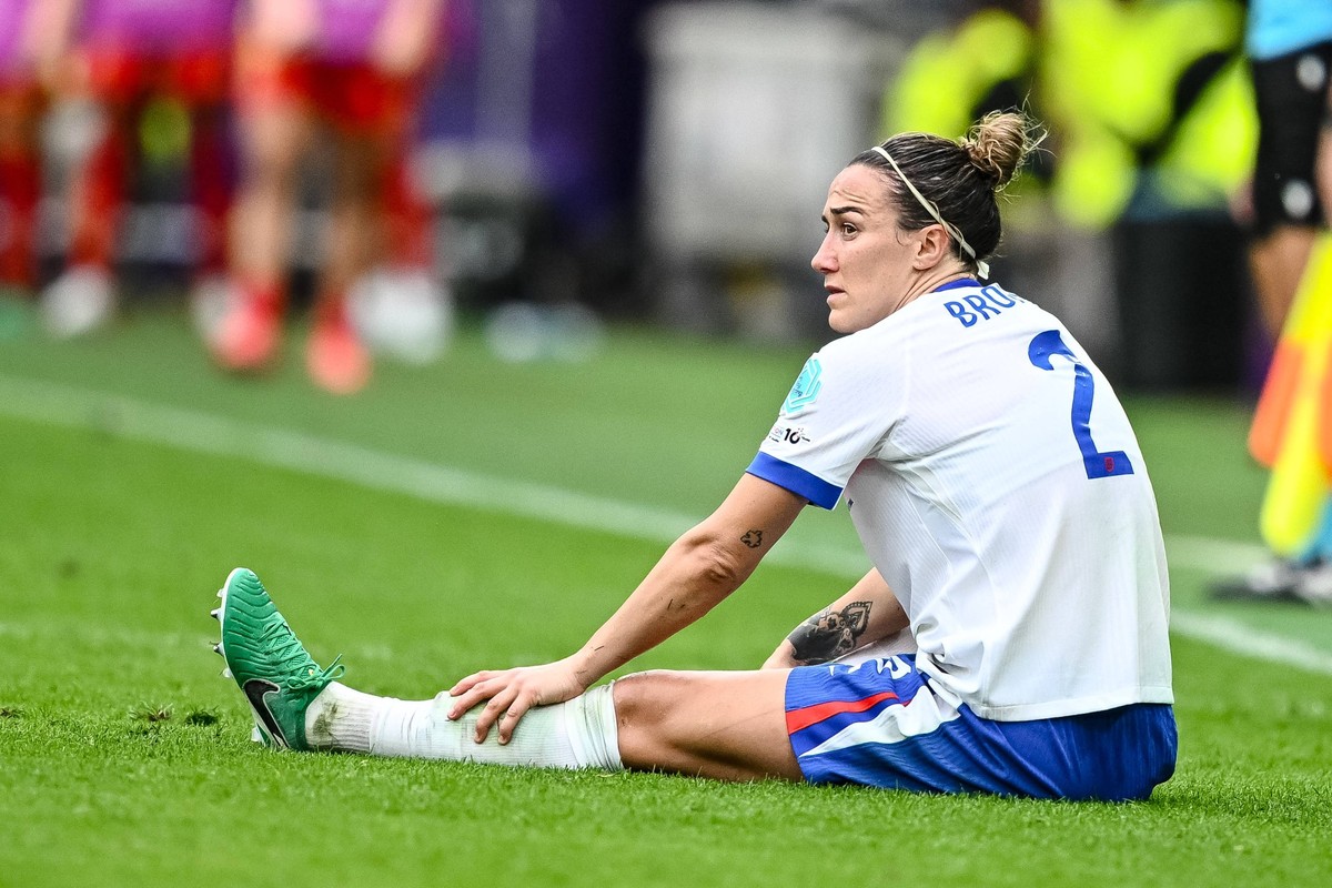 Lucy Bronze England Looks on during the UEFA Women s EURO 2025 Final match between England and Spain at St. JakobPark on July 27, 2025 in Basel, Switzerland. Photo by Harry Langer/DeFodi Images *** Lu ...