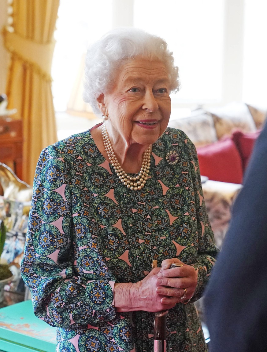 . 16/02/2022. Windsor, United Kingdom. Queen Elizabeth II during an audience at Windsor Castle where she met the incoming and outgoing Defence Service Secretaries. PUBLICATIONxINxGERxSUIxAUTxHUNxONLY  ...