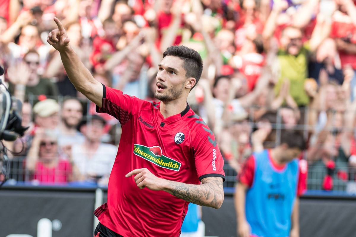 Tor zum 2:0 fuer SC Freiburg durch Tim Kleindienst (SC Freiburg 34); ; Fussball, Bundesliga , 34. Spieltag, SC Freiburg vs FC Augsburg am 12 May, 2018 in Freiburg (Schwarzwaldstadion), Deutschland, Fu ...