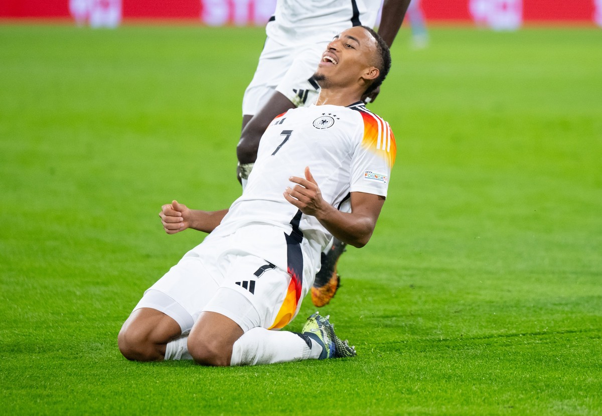 14.10.2024, Bayern, M�nchen: Fu�ball, Nations League A, Deutschland - Niederlande, Gruppenphase, Gruppe 3, Spieltag 4, Allianz Arena, Deutschlands Jamie Leweling jubelt �ber das Tor zum 1:0. (zu dpa: ...