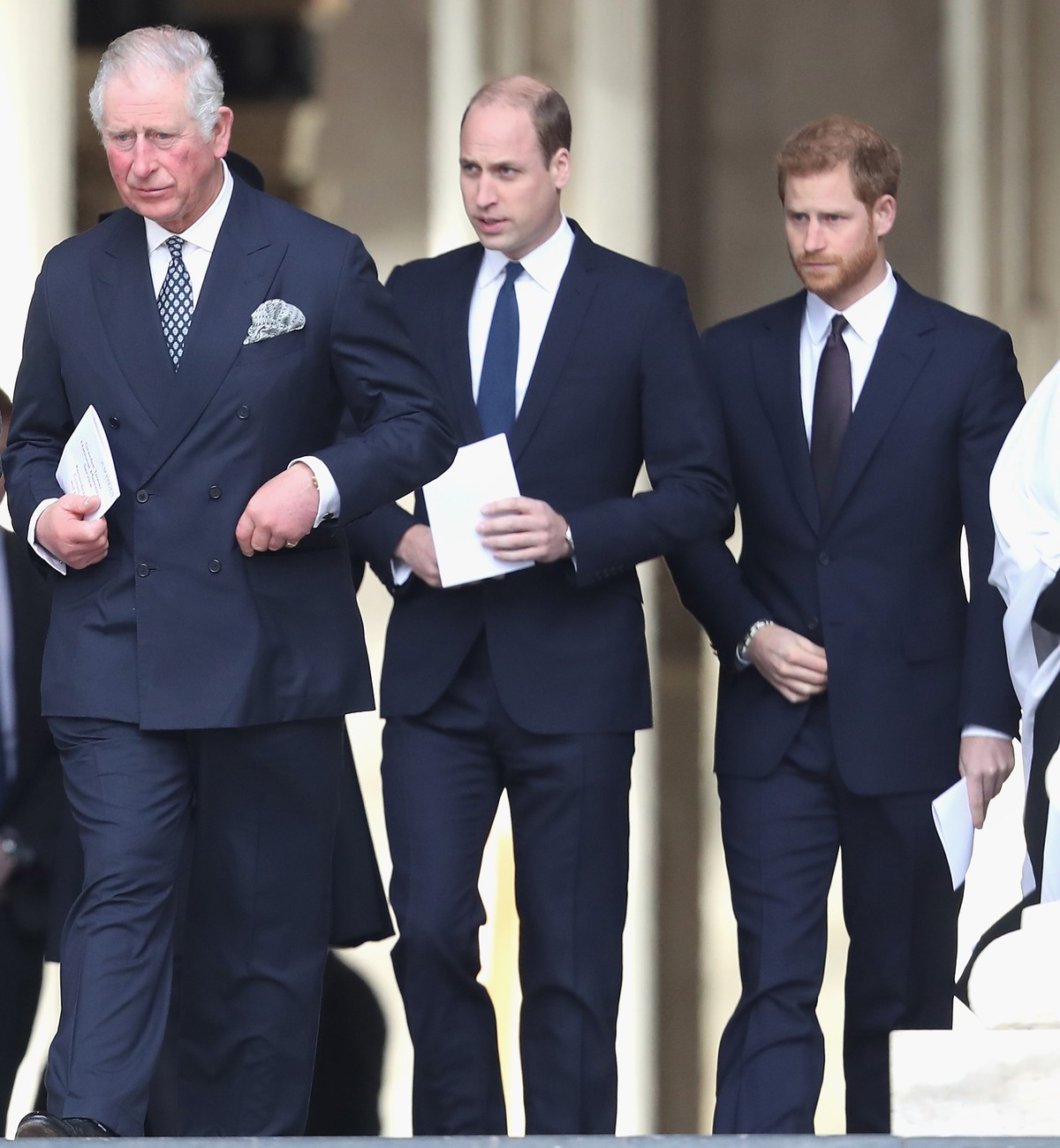 Charles mit seinen beiden Söhnen: Harry hat als Jüngster von allen noch die meisten Haare auf dem Kopf.