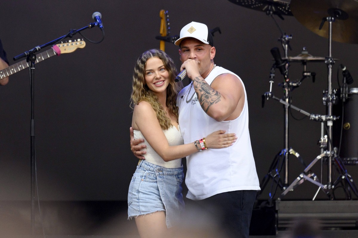 Influencerin Laura Maria Rypa und Sänger Pietro Lombardi bei seinem Konzert im Rahmen des BonnLive OpenAir am Telekom Campus in Bonn-Beuel. Bonn, 16.06.2023 NRW Deutschland *** Influencer Laura Maria  ...