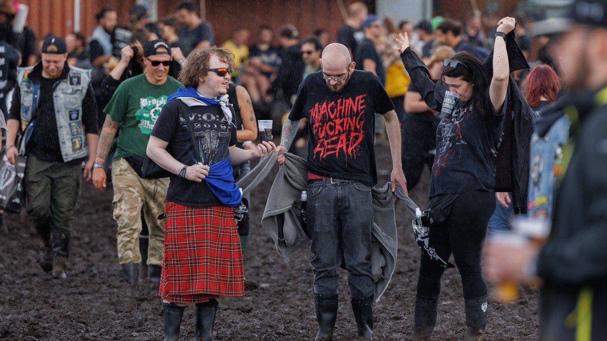 Kultowy zespół reaguje na przystanek przy wejściu na festiwal metalowy