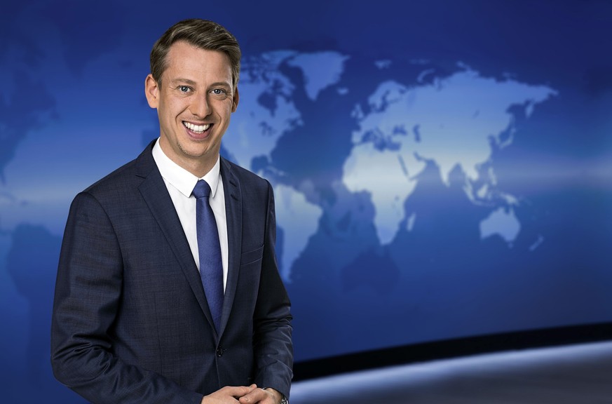 NORDDEUTSCHER RUNDFUNK
André Schünke - Sprecher Tagesschau
Andre Schünke; Nachrichtensprecher bei ARD-aktuell im Studio.
© NDR/Thorsten Jander, honorarfrei - Verwendung gemäß der AGB im Rahmen einer e ...