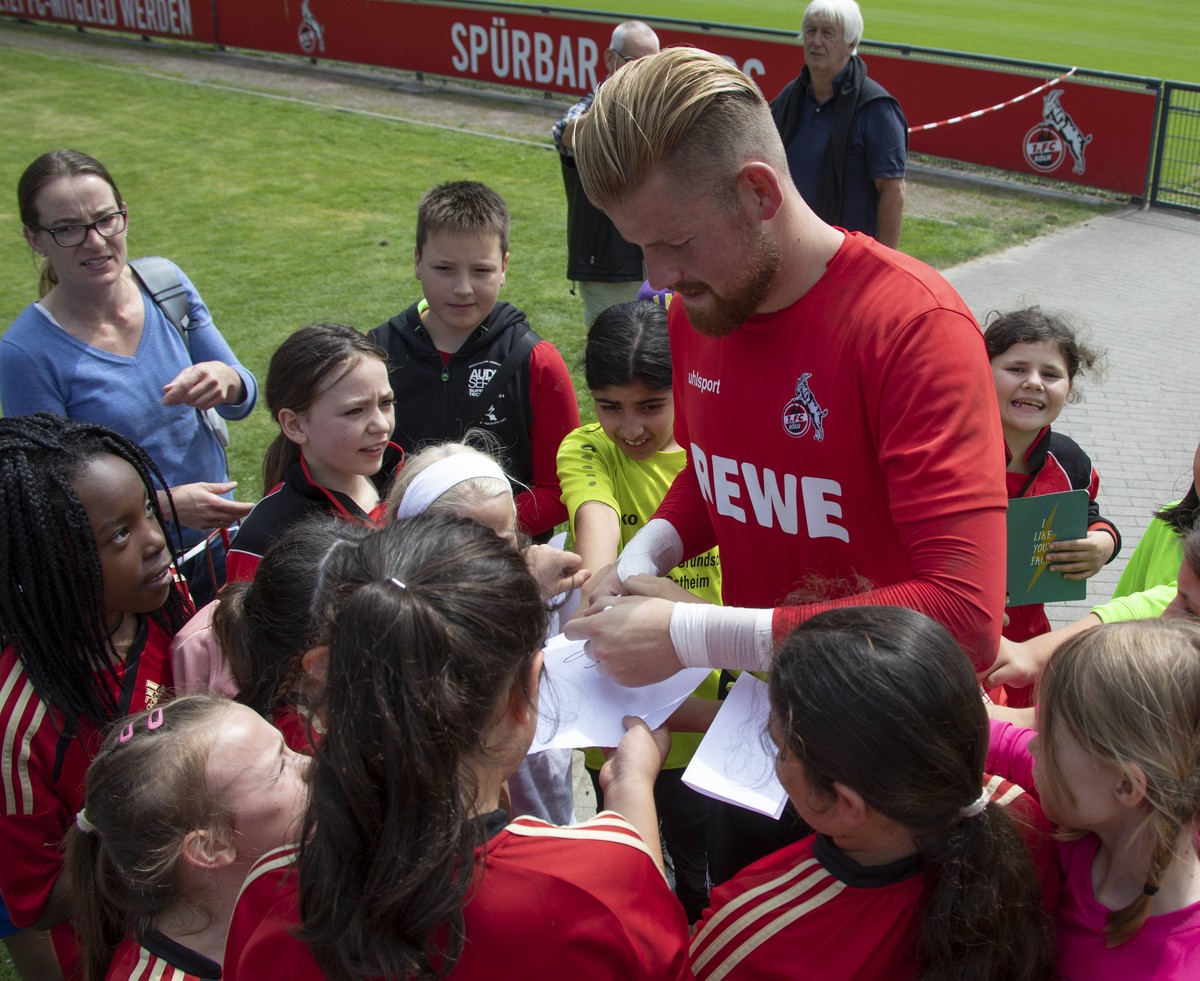 Auch die kleinsten Fans halten trotz Abstiegs zu Horn und dem "Effzeh"