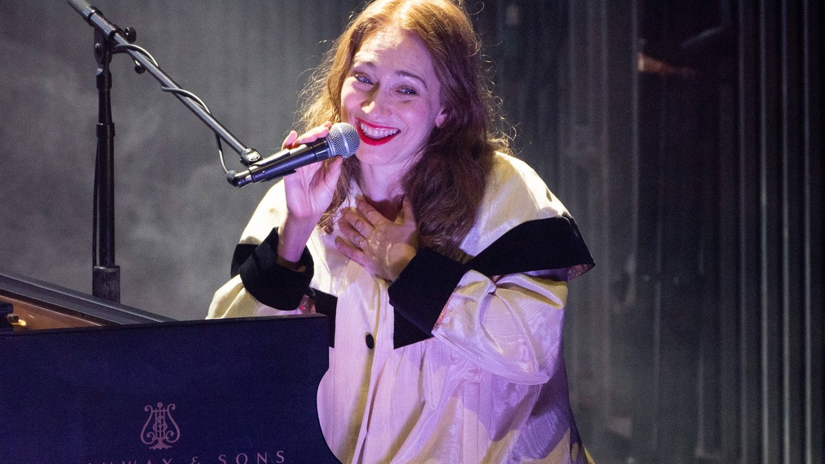 Regina Spektor unterbricht Konzert – Ansage an Palästina-Demonstranten