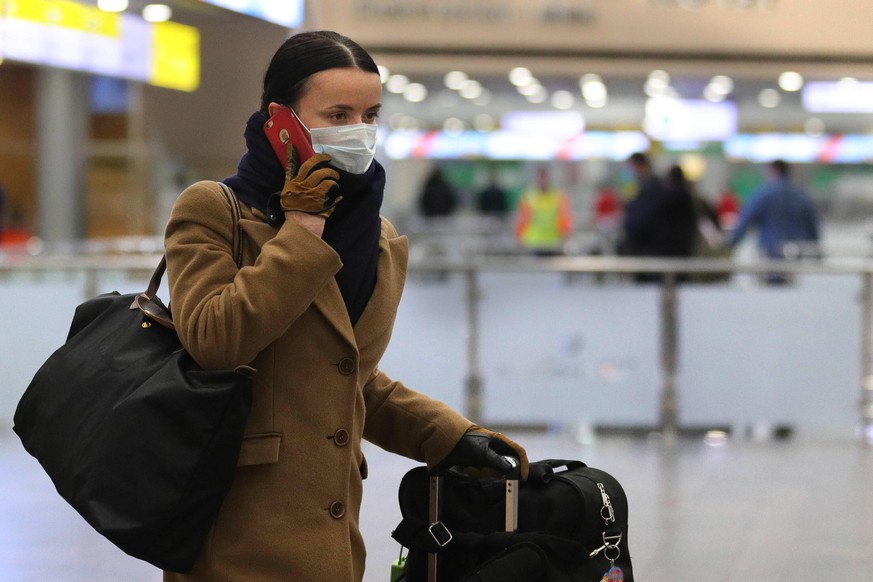 Eine Stewardess am Moskauer Flughafen.