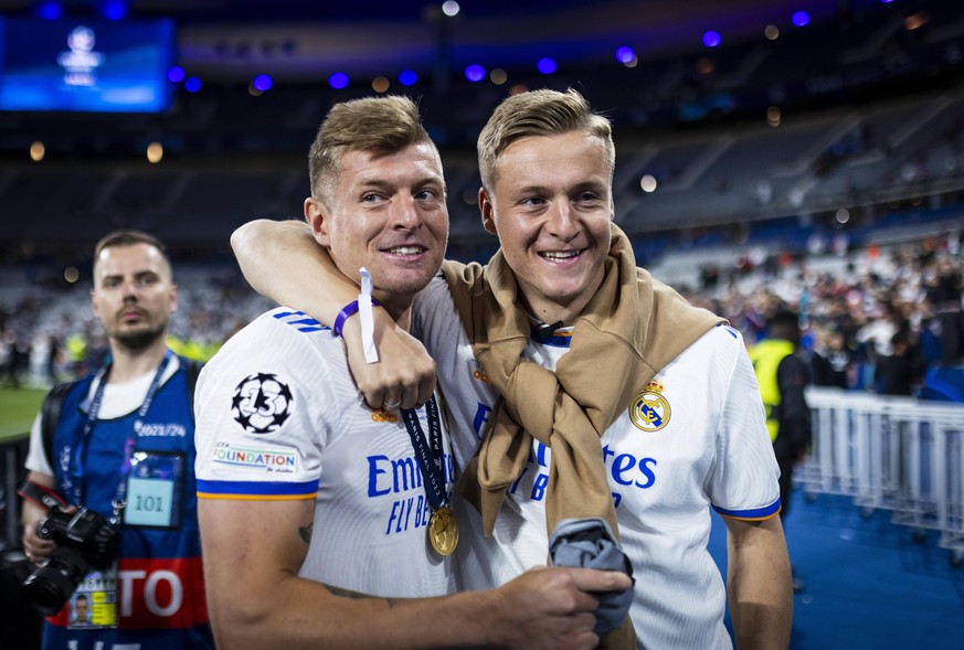 Schlussjubel: Toni Kroos Real und sein Bruder Felix FC Liverpool - Real Madrid Paris, Champions League, Finale, 28.05.2022, Fussball Saison 2021/22 Foto: Moritz Müller *** Final cheer Toni Kroos Real  ...