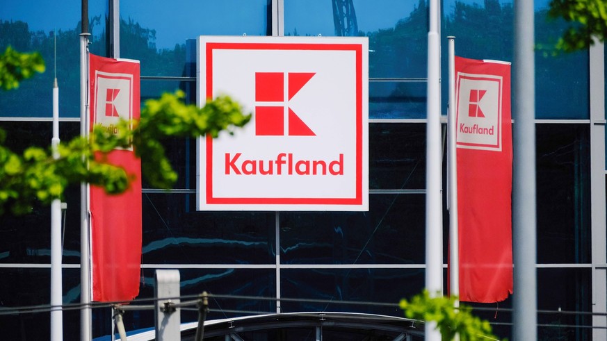 Düsseldorf 19.06.2024 Kaufland Warenhaus Supermarkt Düsseldorf Nordrhein-Westfalen Deutschland *** Düsseldorf 19 06 2024 Kaufland department store Supermarket Düsseldorf North Rhine-Westphalia Germany