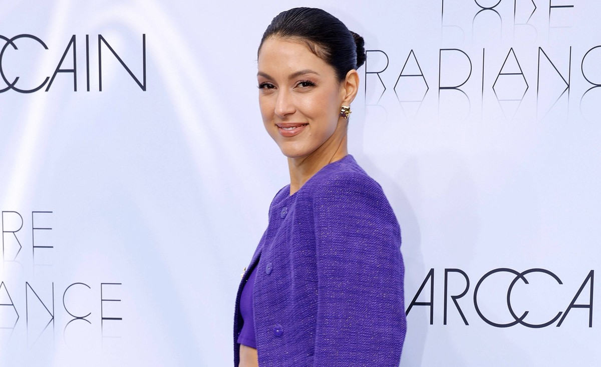 Rebecca Mir bei der Marc Cain Pure Radiance Modenschau am 2.07.2024 im Rahmen der Fashion Week Berlin im Kolonnade mit Triumphtor am Neuen Palais in Potsdam Fashionweek Berlin 2024 - Marc Cain Show ** ...