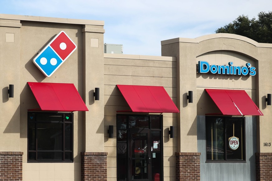 US Economy Domino s logo is seen on the restaurant in Streator, United States on October 15, 2022. Chicago United States PUBLICATIONxNOTxINxFRA Copyright: xJakubxPorzyckix originalFilename: porzycki-u ...