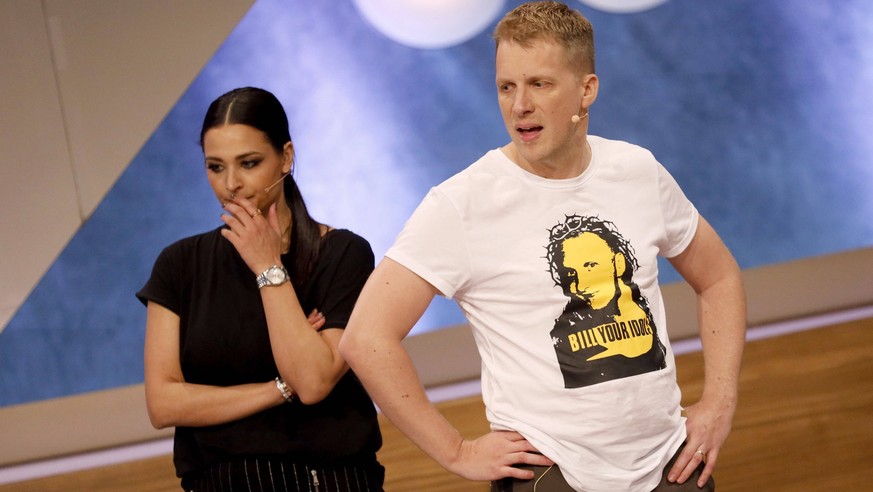 Entertainer Oliver Pocher mit Ehefrau Amira Pocher in der RTL-Live-Show Pocher vs. Wendler - Schluss mit lustig in den NOBEO Studios. Nach ihrer Hochzeit 2019 gaben beide im August 2023 ihre Trennung  ...