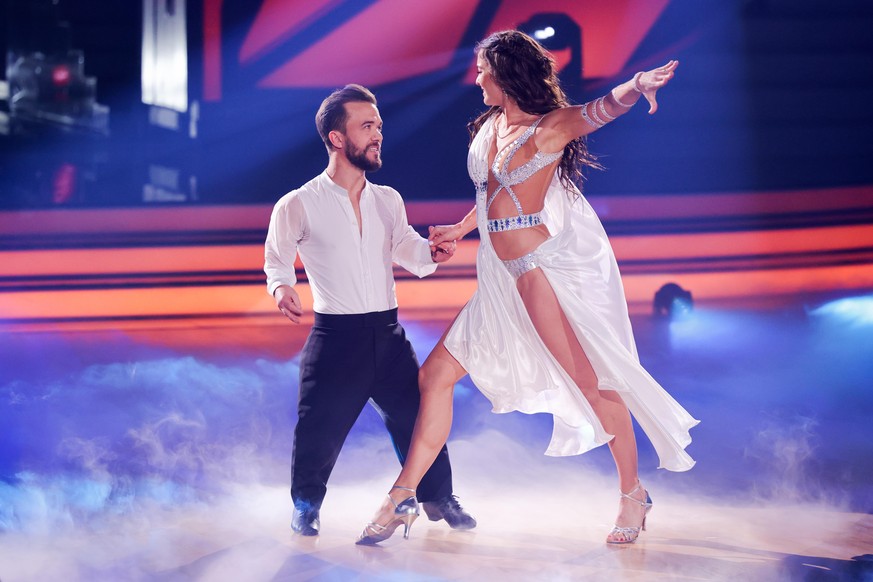 Mathias Mester, Sportler, und Renata Lusin, Profitänzerin, tanzen in der RTL-Tanzshow &quot;Let&#039;s Dance&quot; im Coloneum.