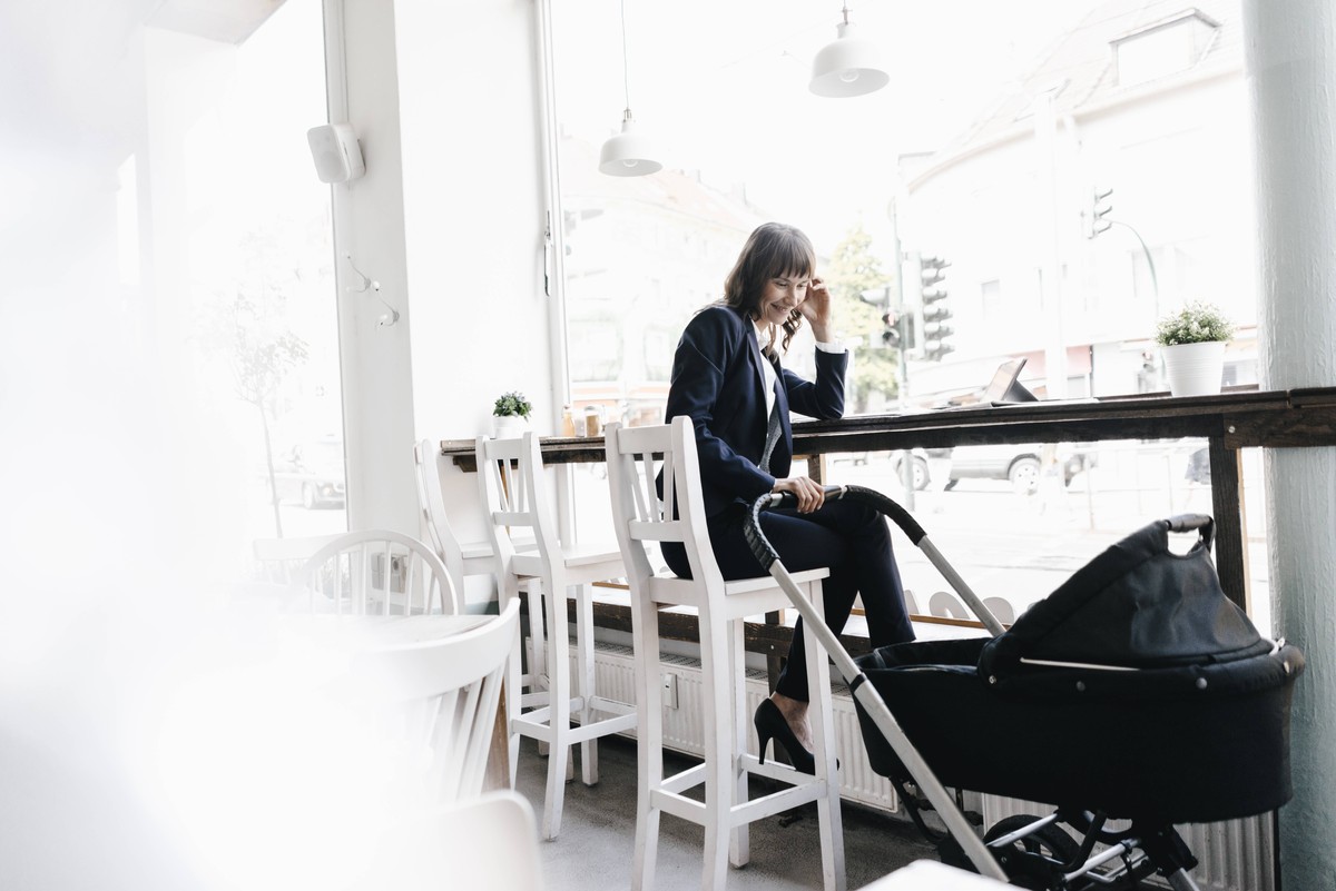 Businesswoman working from cafe with pram on her side model released Symbolfoto property released PUBLICATIONxINxGERxSUIxAUTxHUNxONLY KNSF01910
Business Woman Working from Cafe With pram ON her Sid ...