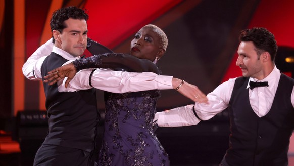COLOGNE, GERMANY - MAY 14: Auma Obama (C), Robert Beitsch (R) and Andrzej Cibis (L) perform on stage during the 10th show of the 14th season of the television competition &quot;Let's Dance&quot; on Ma ...