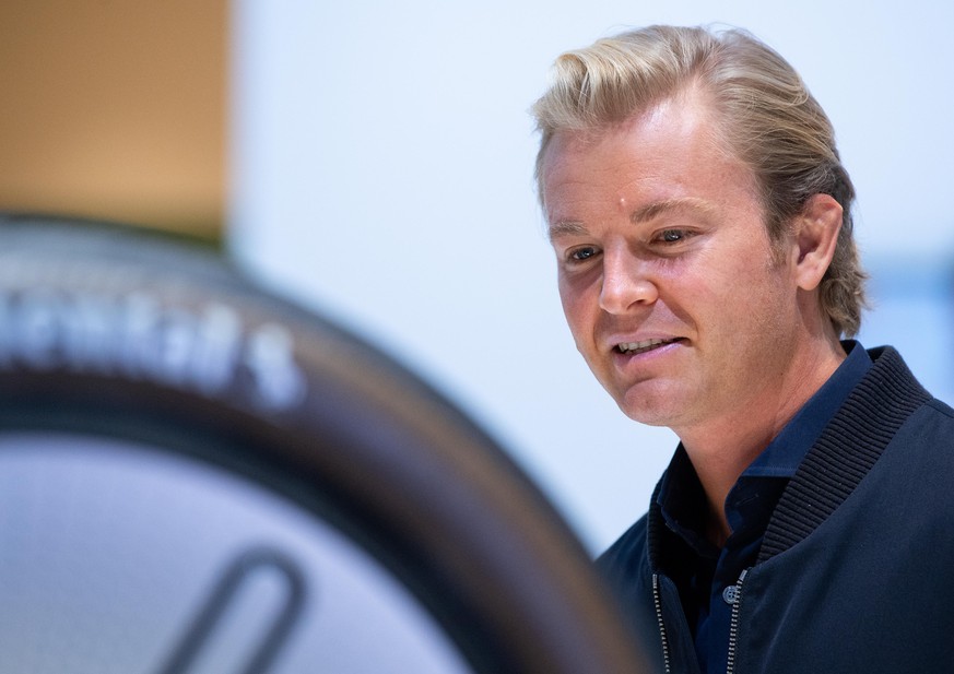 Nico Rosberg, ehemaliger Formel 1 Weltmeister, steht während der Internationalen Automobil-Ausstellung (IAA Mobility) am Messestand von Continental. Die IAA MOBILITY 2021 findet vom 07.-12.09.2021 in  ...