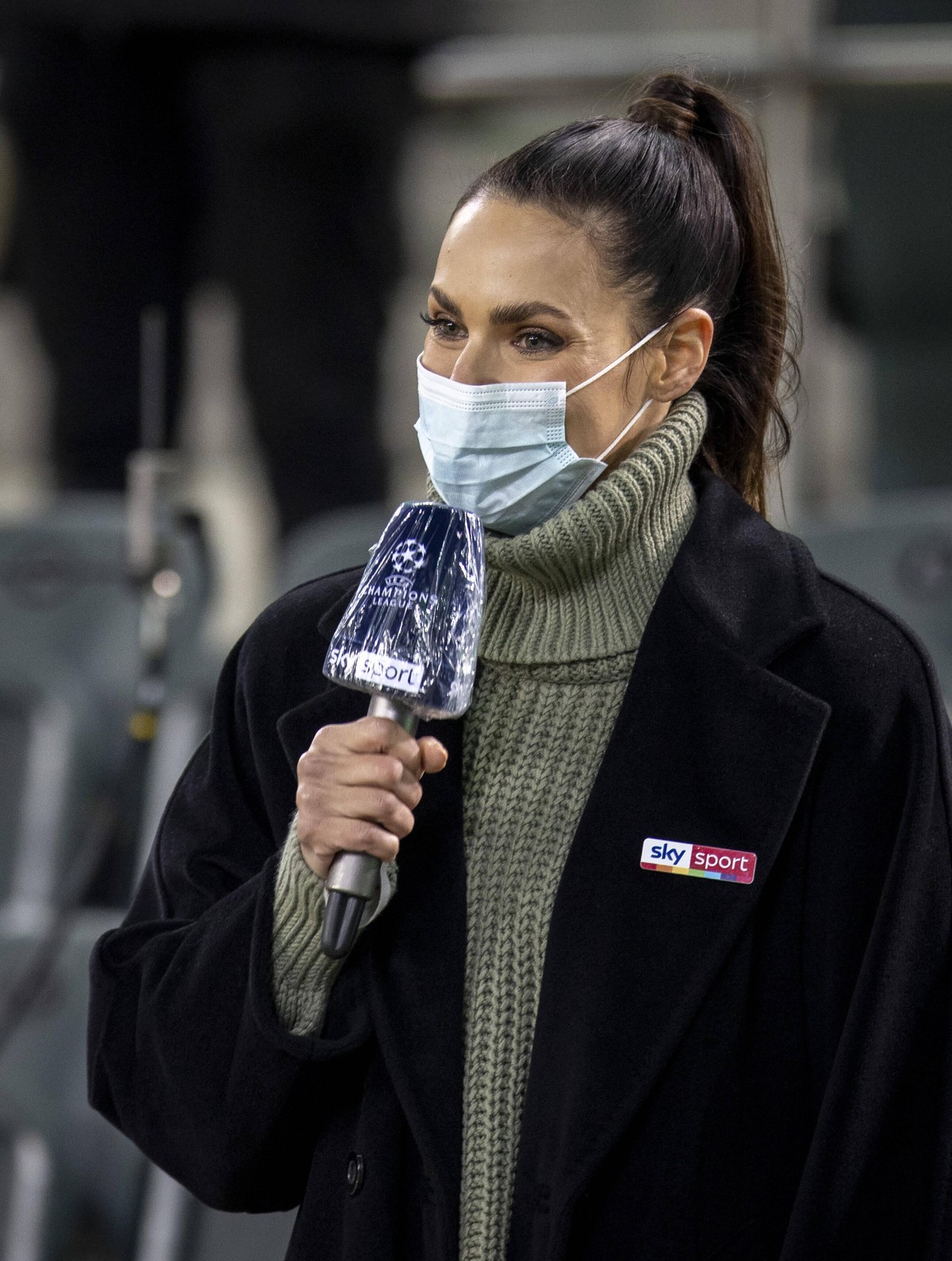 sky Reporterin Esther Sedlaczek Borussia M�nchengladbach - Real Madrid 27.10.2020, Fussball Champions, League, UEFA, 1. Bundesliga, Saison 2020/21 Foto: Moritz M�ller *** sky sport Reporter Esther Sed ...