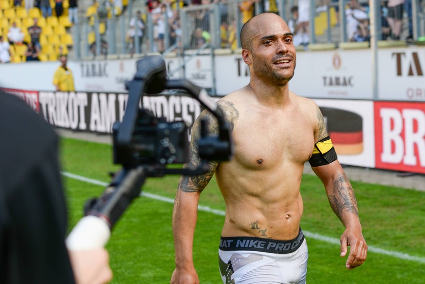 David Odonkor verabschiedet sich von den Aachener Fans, Fussball, Abschiedsspiel David Odonkor Tivoli Aachen, *** David Odonkor says goodbye to the fans of Aachen Football Farewell game David Odonkor  ...