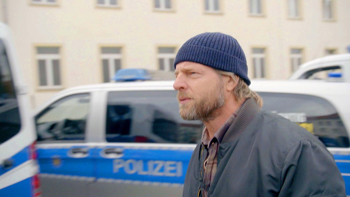 Streife fahren in Leipzig, Henning Baum (r.)
Bereitschaftspolizei, Leipzig
+++ Die Verwendung des sendungsbezogenen Materials ist nur mit dem Hinweis und Verlinkung auf TVNOW gestattet. +++