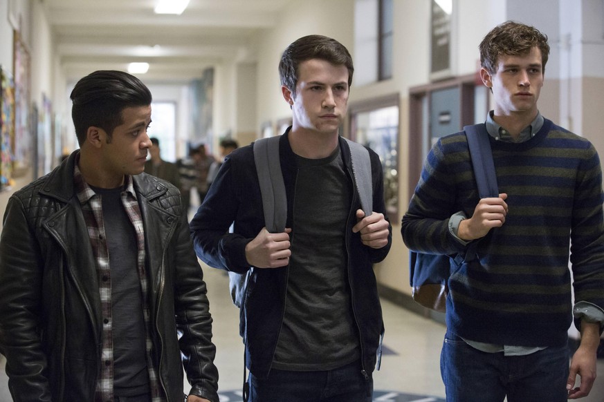 Christian Navarro, Dylan Minnette, Brandon Flynn, 13 Reasons Why Season 2 (2018) Credit: Netflix / The Hollywood Archive Los Angeles CA PUBLICATIONxINxGERxSUIxAUTxONLY Copyright: xBethxDubber/Netflixx ...