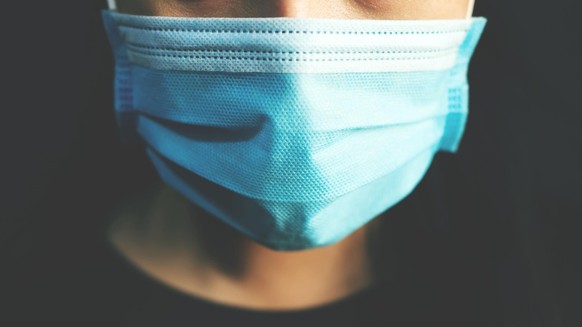 Symbol der Pandemie: die Maske – und diese Sorte gilt im Moment nicht mal mehr als ausreichend sicher. Langsam reicht es auch.