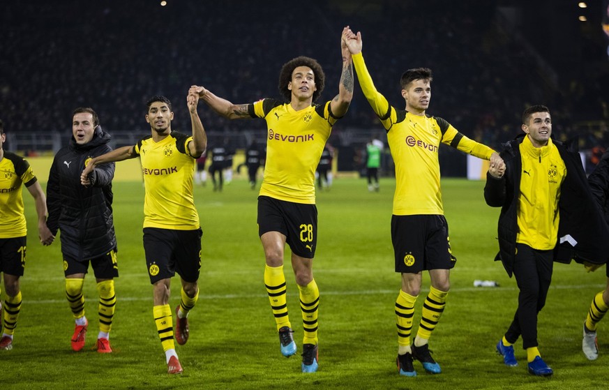 Dortmund, 26.01.2019 Dortmunder Schlussjubel: Mario Götze (BvB), Achraf Hakimi (BvB), Axel Witsel (BvB), Julian Weigl (BvB), Christian Pulisic (BvB) Borussia Dortmund - Hannover 96 *** Dortmund 26 01  ...