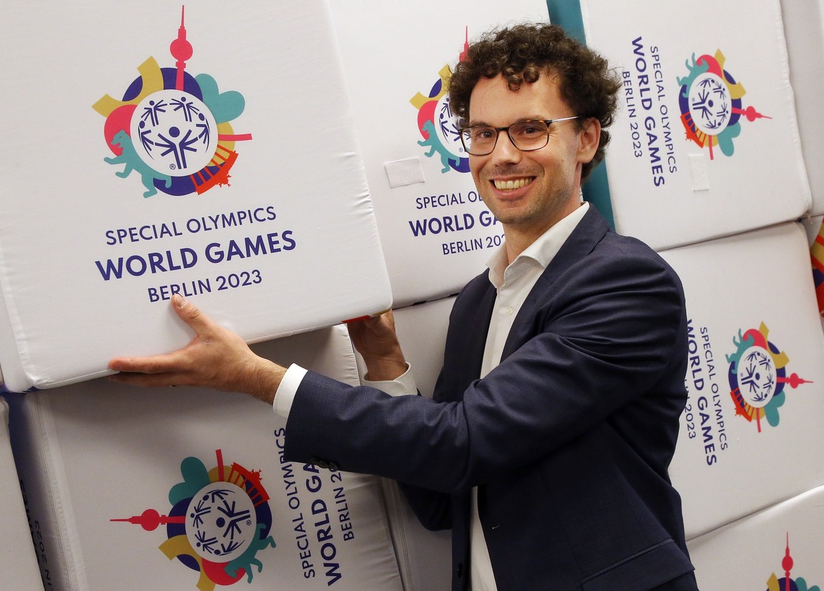 10.05.2023, Berlin: Sven Albrecht, Bundesgesch�ftsf�hrer Special Olympics Deutschland, nimmt an einer Pressekonferenz im Olympiastadion mit Vorstellung der Sonderbriefmarke Special Olympics, World Gam ...