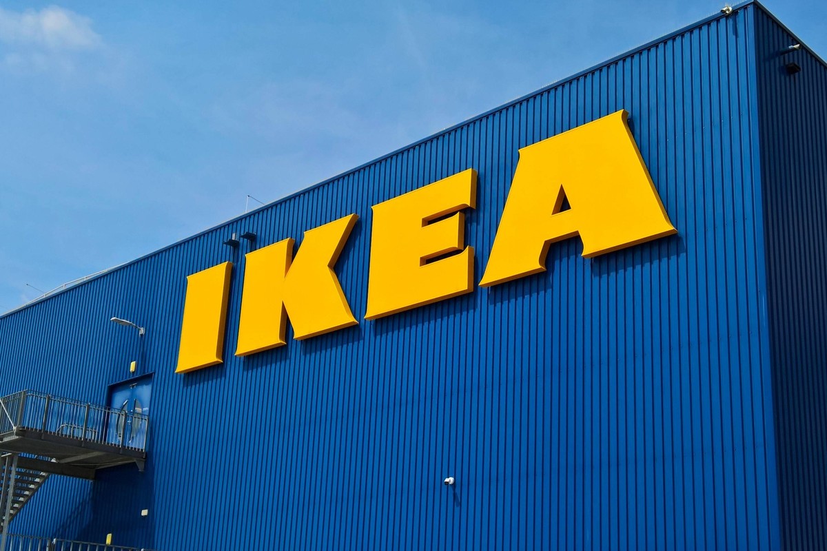 Ikea Einrichtungshaus. Die IKEA Deutschland GmbH und Co KG ist ein deutsches Unternehmen der Einrichtungsbranche, das mit Stand September 2020 bundesweit 54 IKEA-Einrichtungshäuser betreibt. Foto: Ike ...