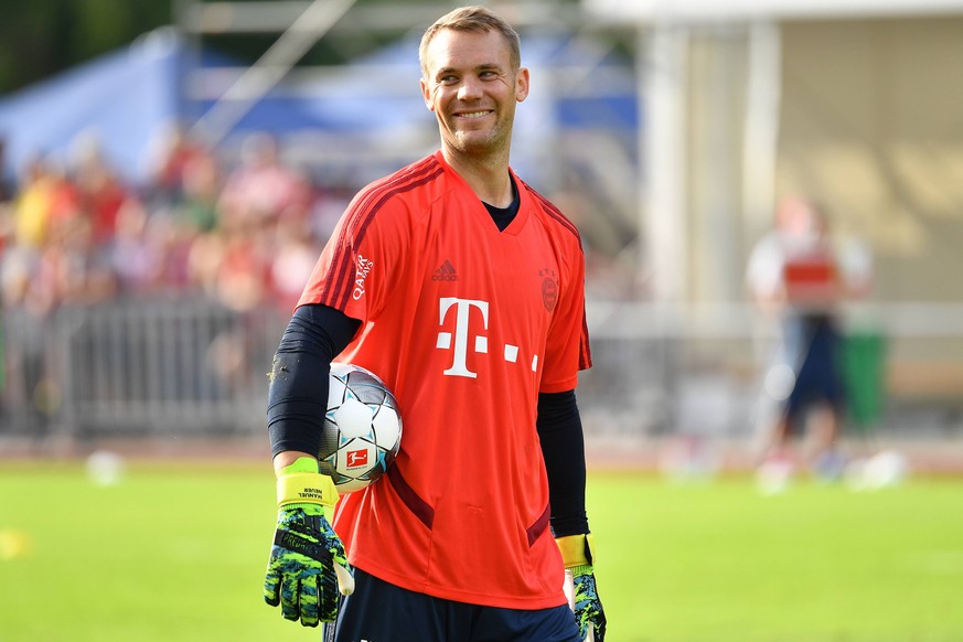 Manuel NEUER (Torwart FC Bayern Muenchen), lacht,lachen,lachend, optimistisch,gutgelaunt Aktion,Einzelbild,angeschnittenes Einzelmotiv,Halbfigur,halbe Figur. Trainingslager FC Bayern Muenchen in Rotta ...