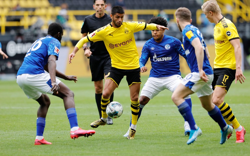 Borussia Dortmund - FC Schalke 04 DAHOUD, BVB links gegen McKENNIE Fussball: 1. Bundesliga: Saison 19/20: 26. Spieltag: Borussia Dortmund - FC Schalke 04, 16.05.2020 Foto: Ralf Ibing/firosportphoto/PO ...