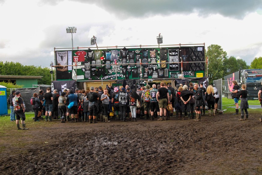 Wacken, Deutschland 01. August 2023: Wacken Open Air, WOA 2023, ein Metal-Festival in der Gemeinde Wacken in Schleswig-Holstein. Im Bild: Einige Fans sind schon angekommen. Schleswig Holstein *** Wack ...