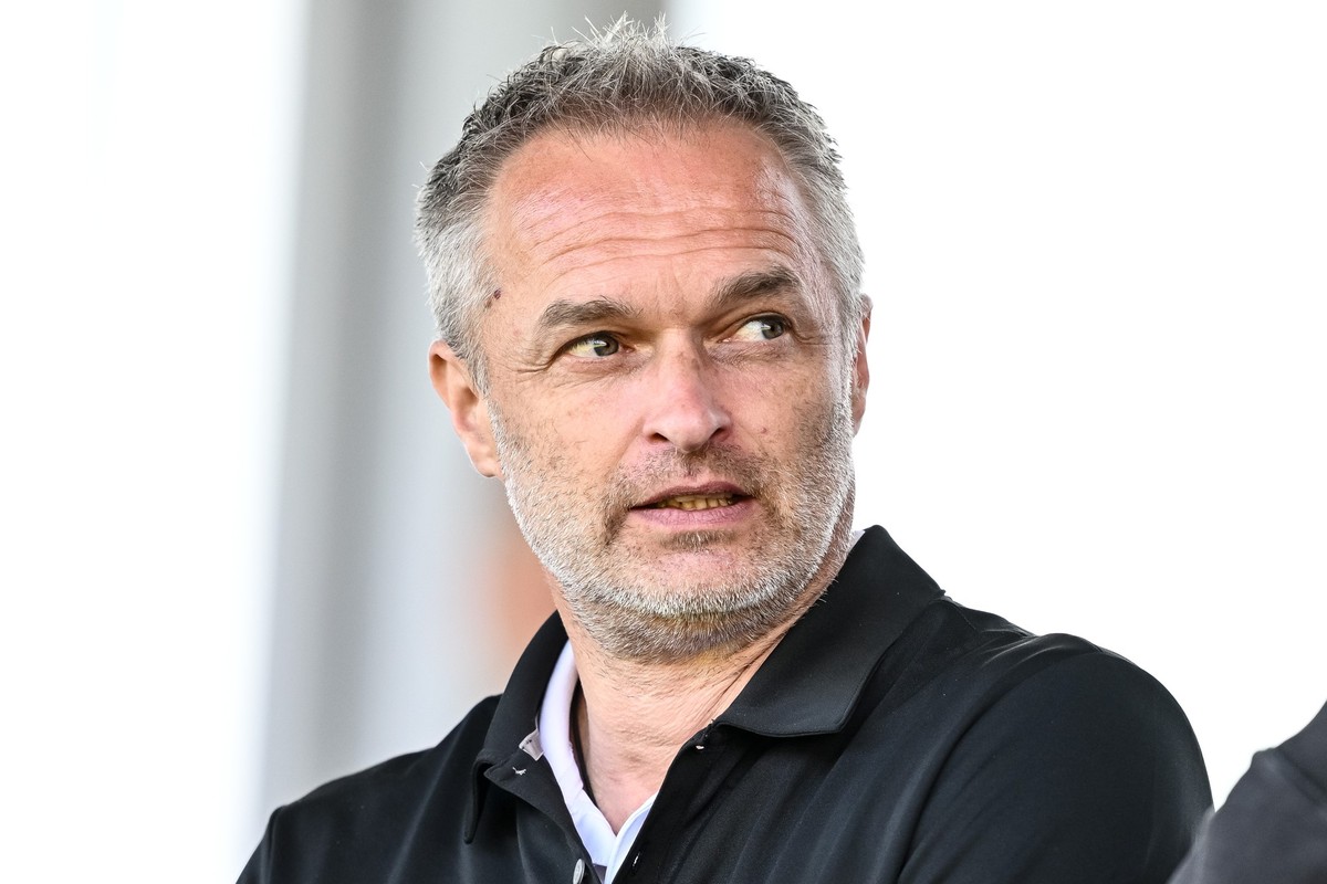ARCHIV - 11.05.2025, Bayern, München: Fußball, Frauen, Bundesliga, Bayern München - SGS Essen, 22. Spieltag, FC Bayern Campus. Frauen-Bundestrainer Christian Wück unter den Zuschauern. (zu dpa: «Nach  ...