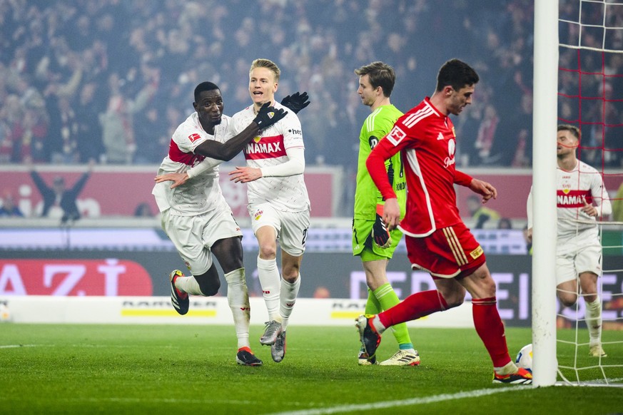 08.03.2024, Baden-Württemberg, Stuttgart: Fußball: Bundesliga, VfB Stuttgart - 1. FC Union Berlin, 25. Spieltag, MHPArena. Stuttgarts Chris Führich (2.v.l.) jubelt nach seinem Tor zum 2:0 mit Stuttgar ...