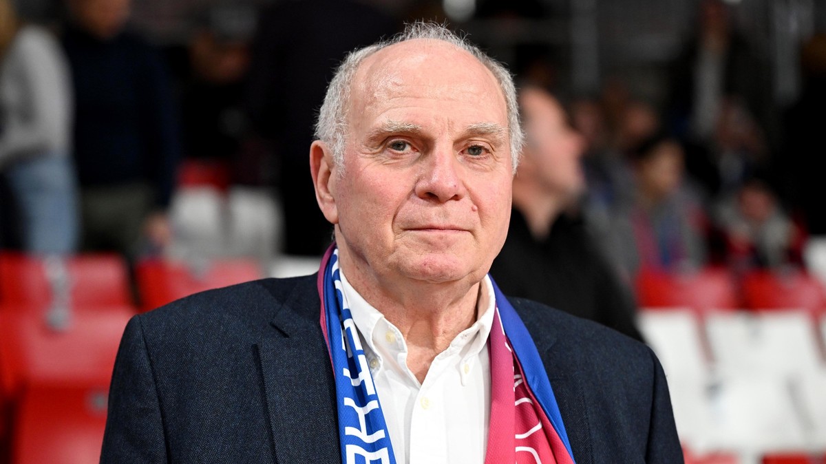 ARCHIV - 09.01.2024, Bayern, München: Basketball: Euroleague, FC Bayern München - Real Madrid. Uli Hoeneß, Ehrenpräsident des FC Bayern München, vor dem Spiel. Hoeneß hat Bayer Leverkusen zum erstmali ...