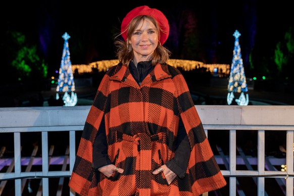 Berlin, Tina Ruland bei der Eröffnung des Christmas Garden im Botanischen Garten. Der Einlass zur Veranstaltung erfolgt nach 2G-Regel.