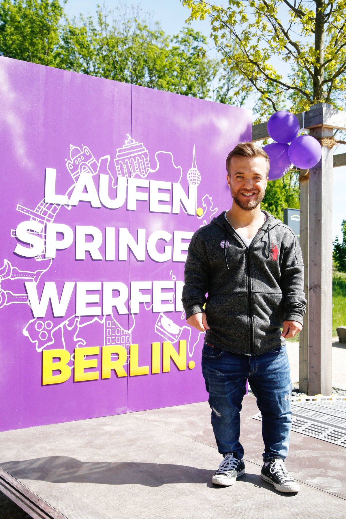 05.05.2018, Berlin/Marzahn. Mathias Mester (31), u.a. Welt- und Europameister im Speerwurf beim Kiez Cup (Werbetour f�r die Leichtathletik EM) im Kienbergpark. Motto: laufen, springen, werfen. *** 05  ...