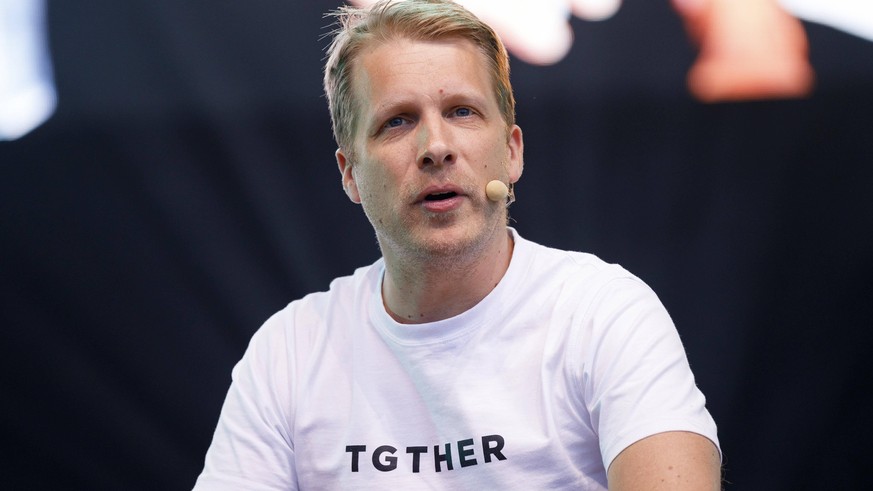 Oliver Pocher mit dem Programm Die Pochers hier live im Kulturgarten in der Bonner Rheinaue. Das Bonn Live Kulturgarten Open Air Festival 2020 ist Europas erstes Open Air Festival unter Corona-Auflage ...