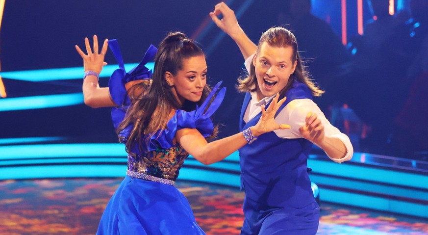 COLOGNE, GERMANY - MARCH 01: Gabriel Kelly and Malika Dzumaev perform on stage during the first &quot;Let&#039;s Dance&quot; show at MMC Studios on March 01, 2024 in Cologne, Germany. (Photo by Joshua ...