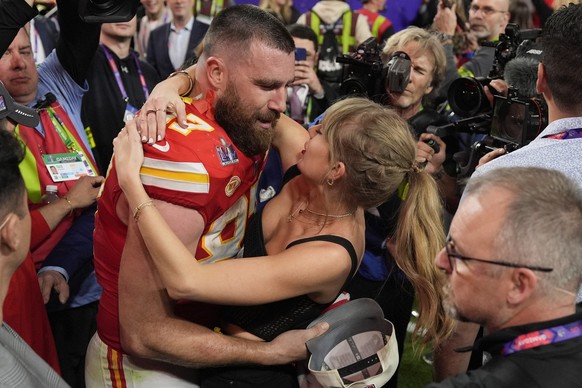 Kansas City Chiefs tight end Travis Kelce (87) embraces Taylor Swift after the NFL Super Bowl 58 football game against the San Francisco 49ers, Sunday, Feb. 11, 2024, in Las Vegas. The Chiefs won 25-2 ...