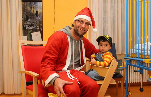 Weihnachtsmann, der jedes Kind zum lachen bringt: Jürgen Klopp hat echte Liebe dabei.&nbsp;