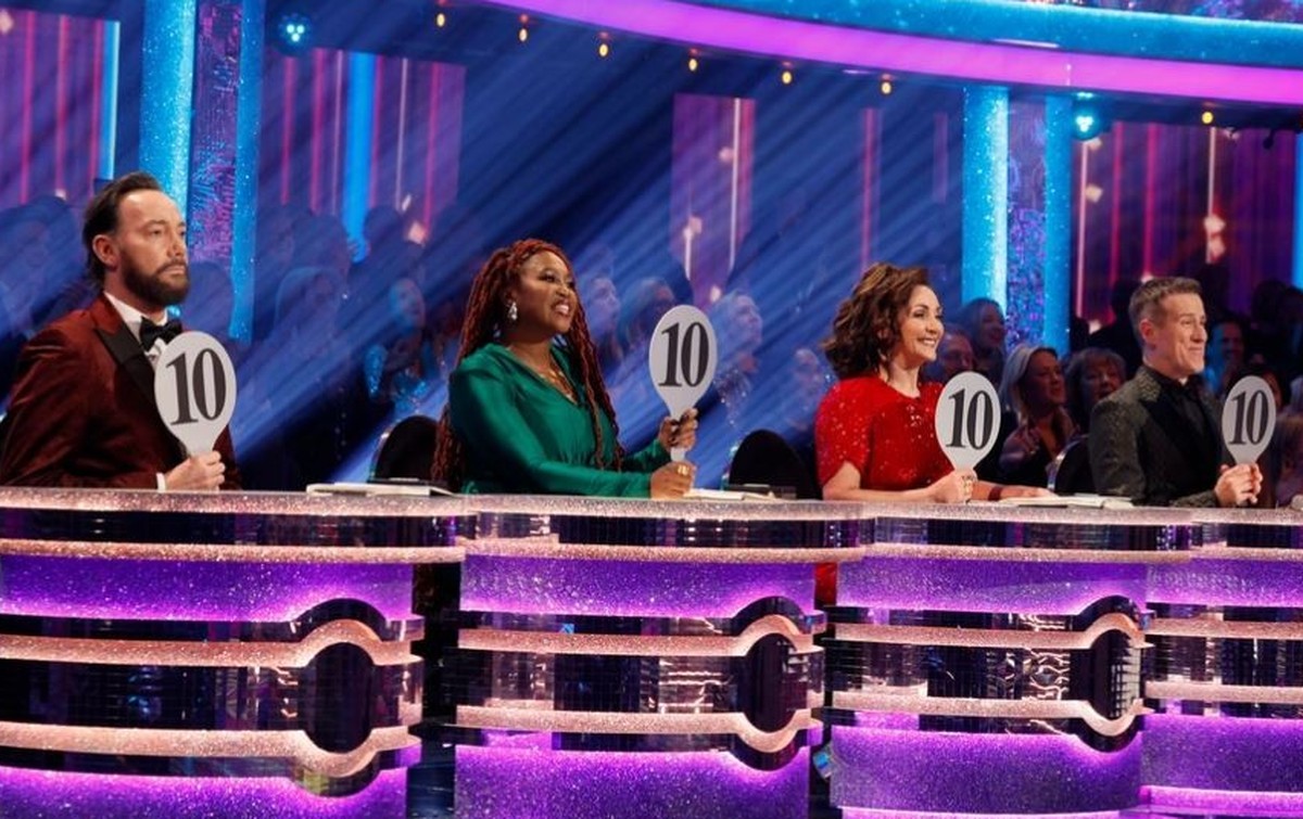Craig Revel Horwood, Motsi Mabuse, Shirley Ballas und Anton Du Beke bilden das Jury-Team.