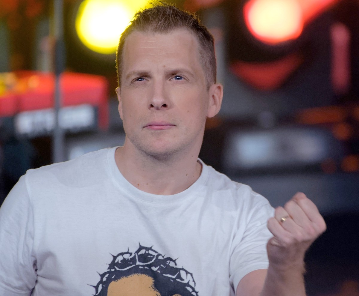 ARCHIV - 09.12.2019, Nordrhein-Westfalen, K�ln: Der Moderator Oliver Pocher steht beim RTL Jahresr�ckblick �2019! Menschen, Bilder, Emotionen� im Studio. Komiker Pocher hat sich mit einem Dreh als ver ...