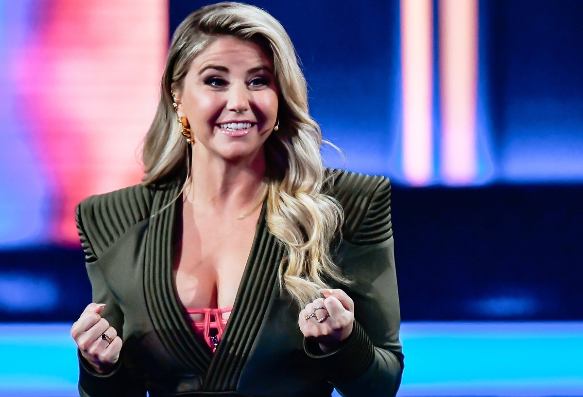 Entertainment Musik, Die Beatrice Egli Show 16.10.2024, xdanx, Entertainment Musik, Die Beatrice Egli Show v.l. Die Moderatorin Beatrice Egli steht bei der Aufzeichnung der Beatrice Egli Show in Berli ...