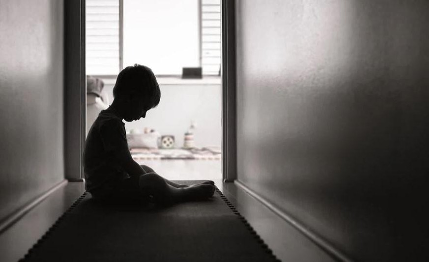 Im Jahr 2021 wurden in Deutschland 15.507 Fälle von sexuellem Kindesmissbrauch angezeigt. Die Dunkelziffer wird weitaus höher geschätzt.