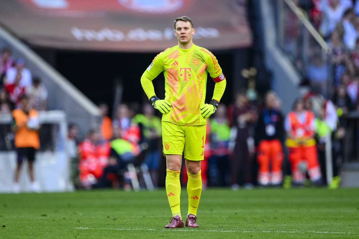 12.05.2024, Bayern, München: Fußball: Bundesliga, Bayern München - VfL Wolfsburg, 33. Spieltag, Allianz Arena. Münchens Torwart Manuel Neuer in Aktion. (zu dpa: «Dachdeckerin verkündet: Nächstes EM-Ti ...